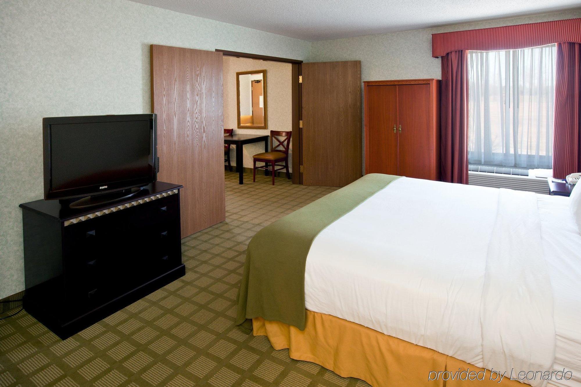 Holiday Inn Express Corydon By Ihg Room photo